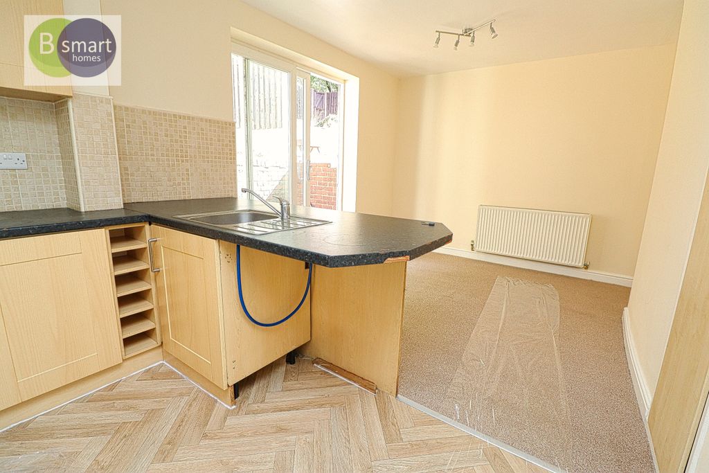 Property photo 3 of 12 Img_4702
