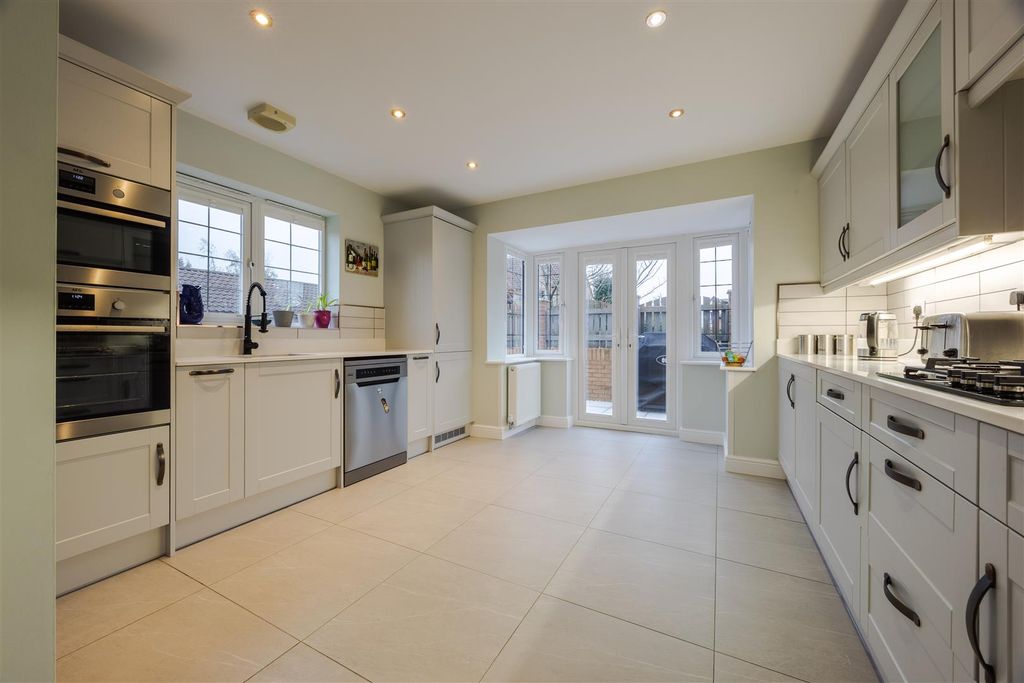 Property photo 2 of 29 Kitchen