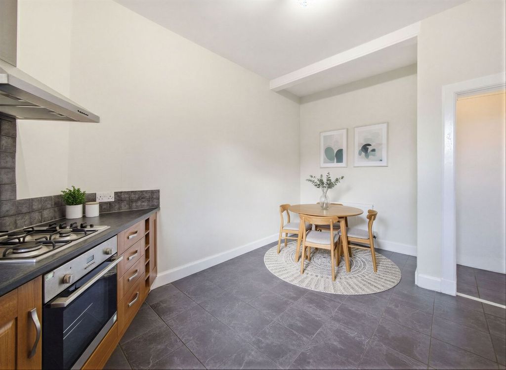 Property photo 3 of 16 Picture 3