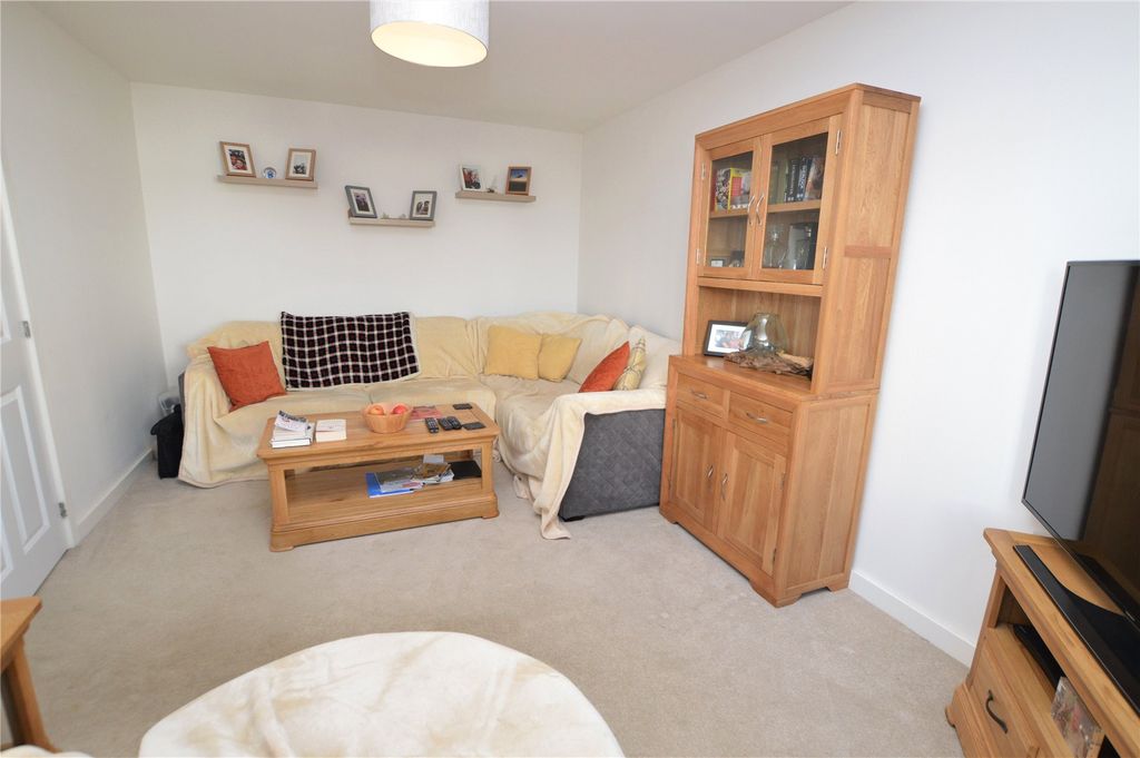 Property photo 2 of 13 Lounge