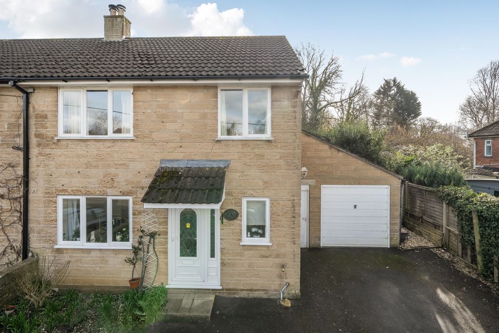 Property photo 3 of 14 Roseton Front