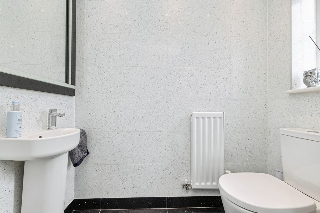 Property photo 3 of 15 Downstairs Cloakroom