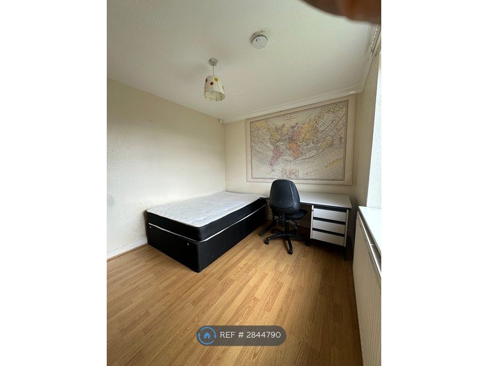 Property photo 3 of 7 Ground Floor Back Bedroom (1)