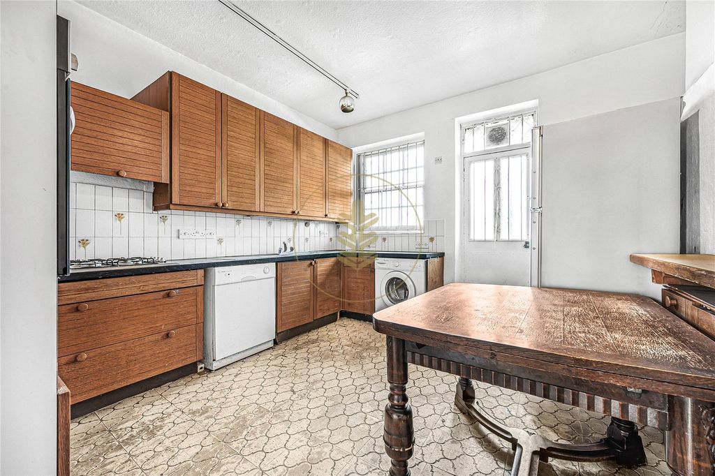 Property photo 2 of 15 Picture No. 11