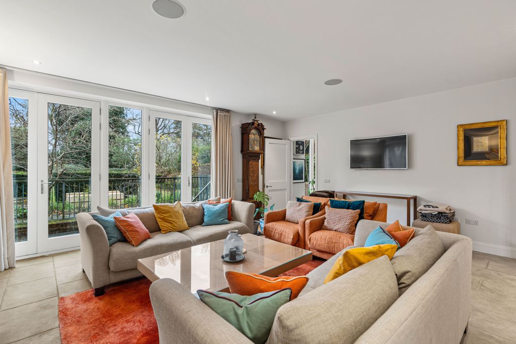 Property photo 2 of 24