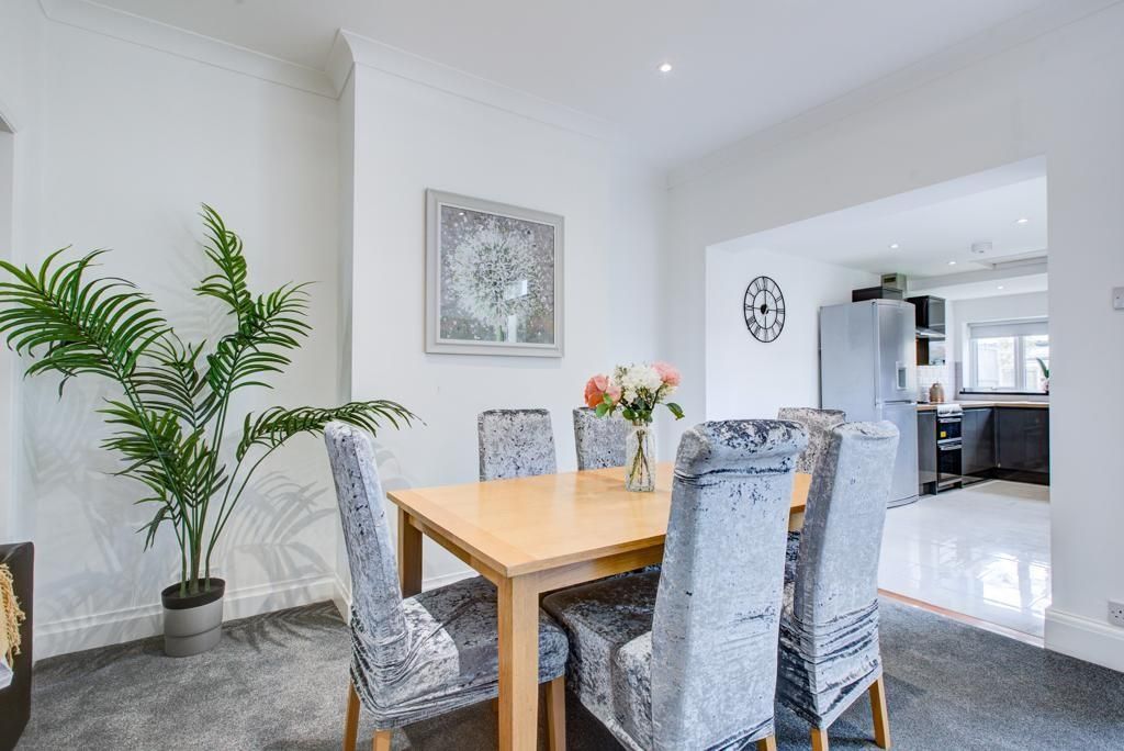 Property photo 3 of 15 Dining Room 39.Jpg