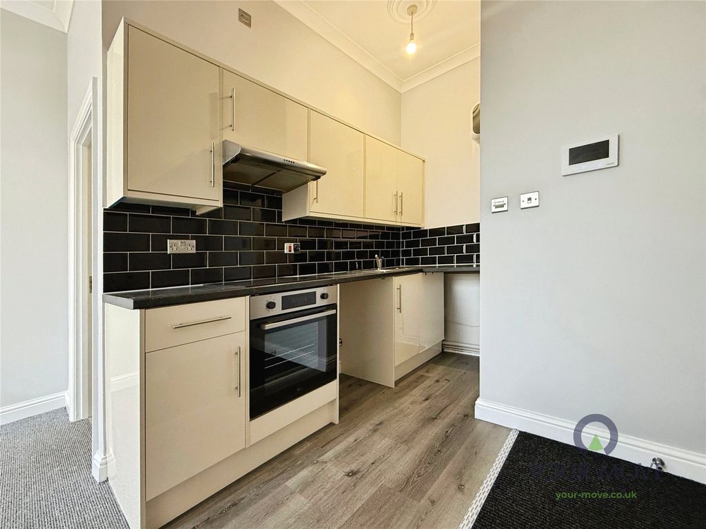 Property photo 3 of 9 Living Space