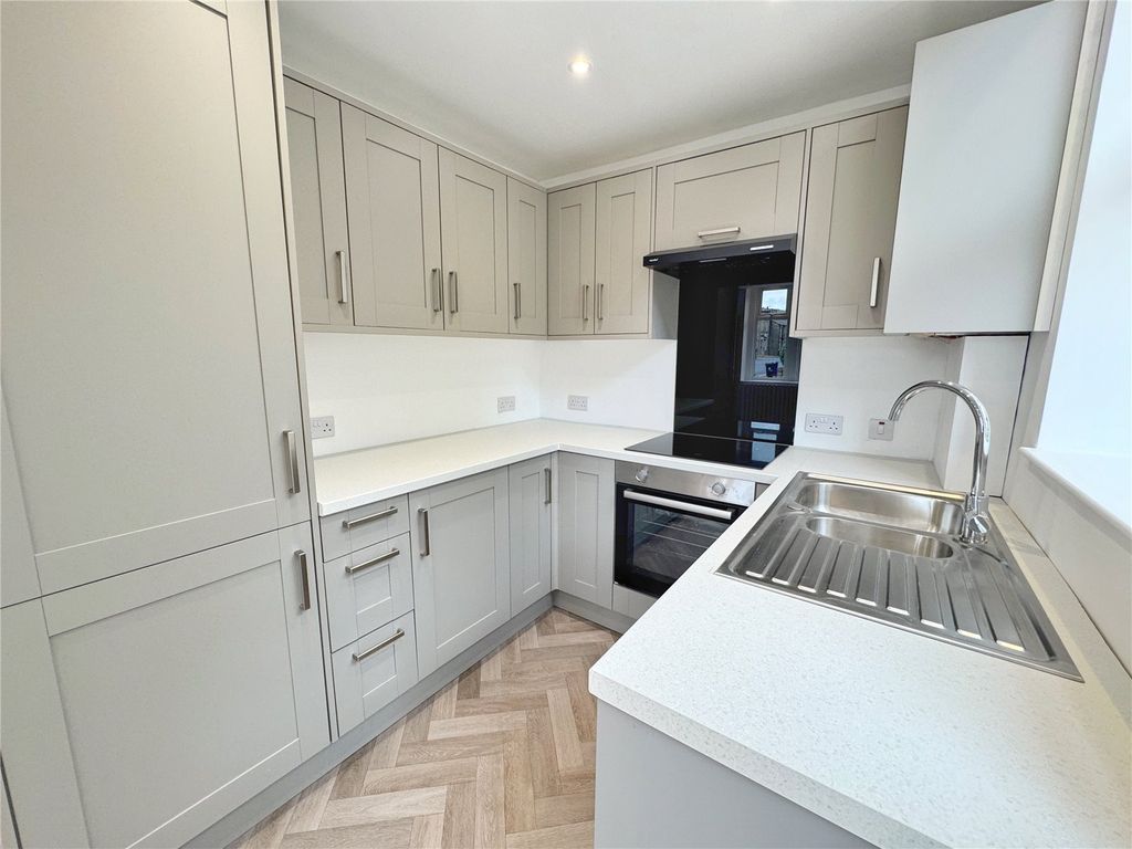 Property photo 3 of 42 Kitchen / Diner