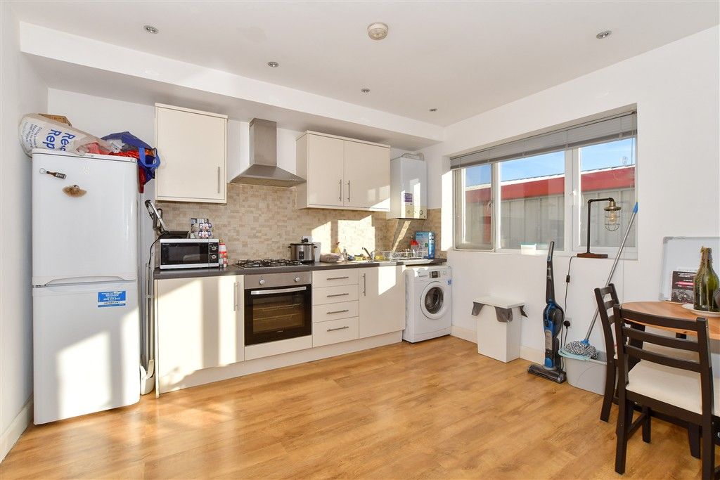 Property photo 3 of 8 Lounge