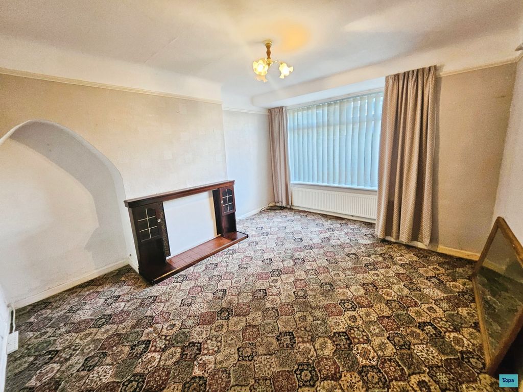 Property photo 3 of 24 Lounge