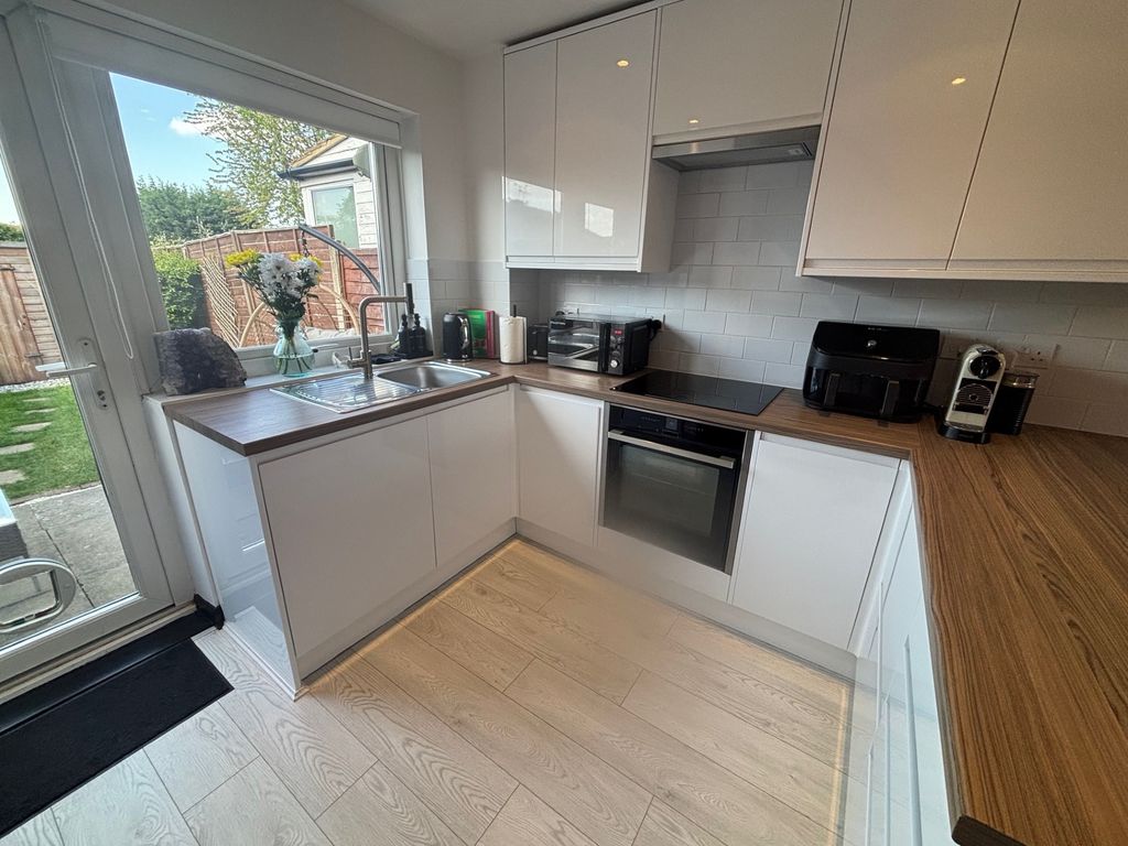 Property photo 2 of 6 Photo 1