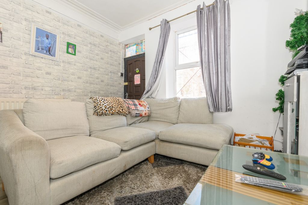 Property photo 2 of 21