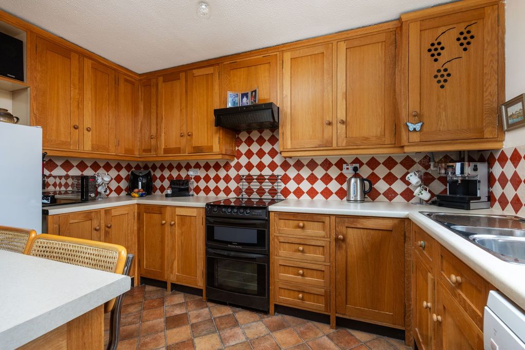 Property photo 2 of 9