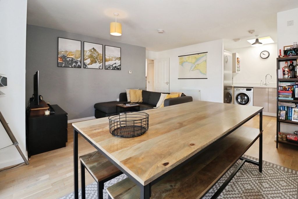 Property photo 3 of 16 Pbox-Img.Jpg