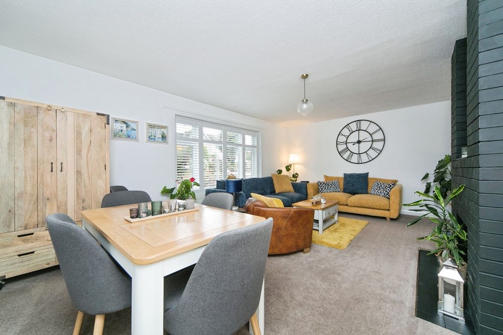 Property photo 2 of 17 Photo