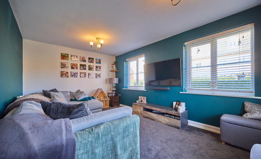 Property photo 3 of 19 Amber Way, Bb.Jpg