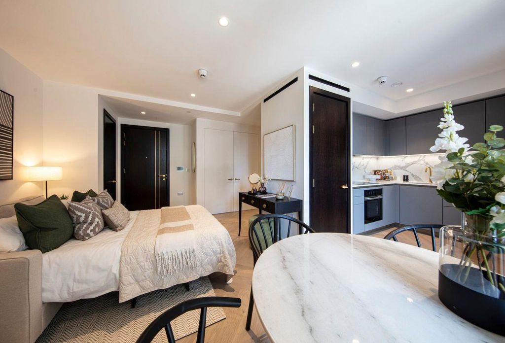 Property photo 2 of 15 Triptych Place, 00204 (7).Jpg