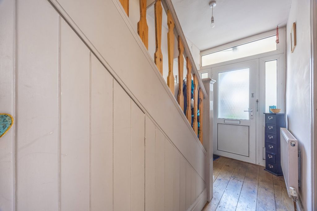 Property photo 2 of 31