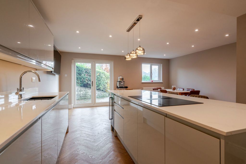 Property photo 2 of 37