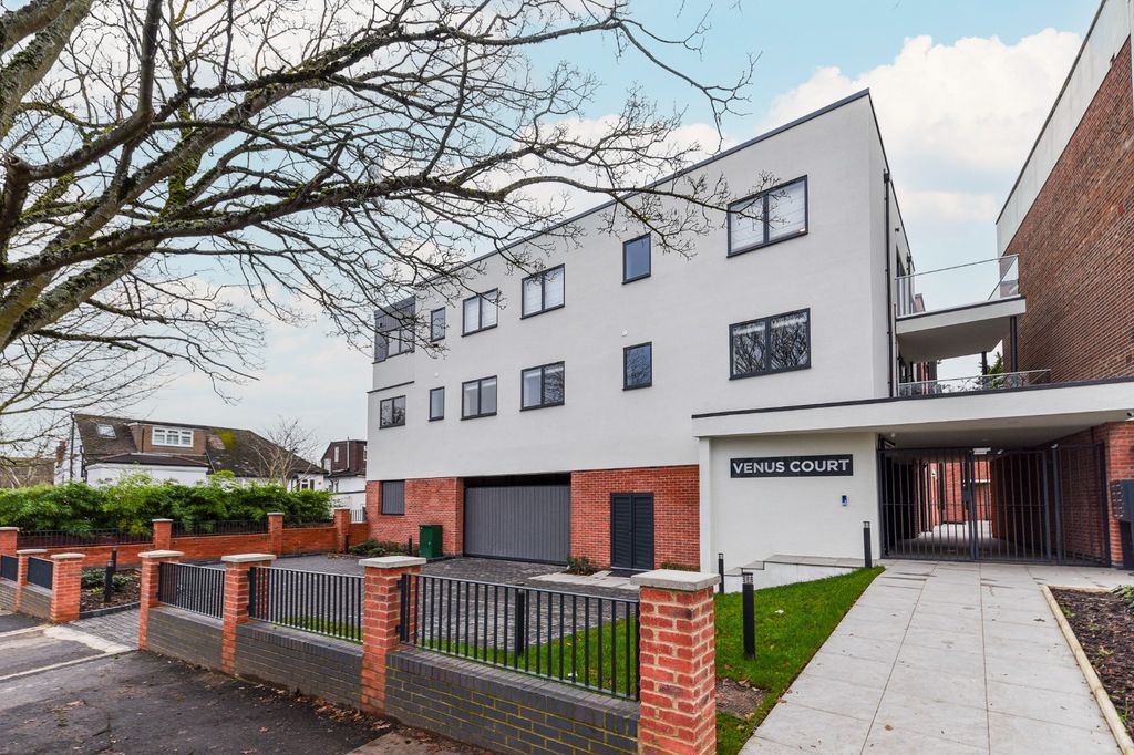 Property photo 1 of 8 New Purpose Built Luxury Two Bedroom Apartment