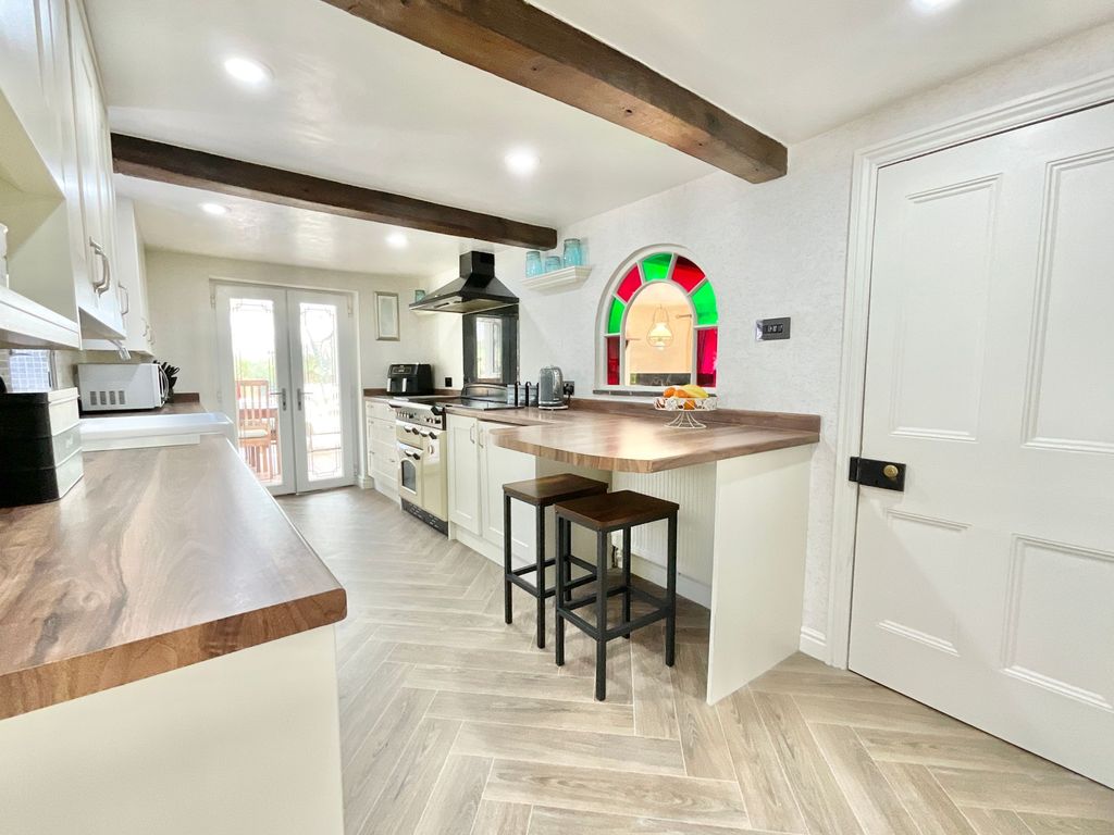 Property photo 2 of 40