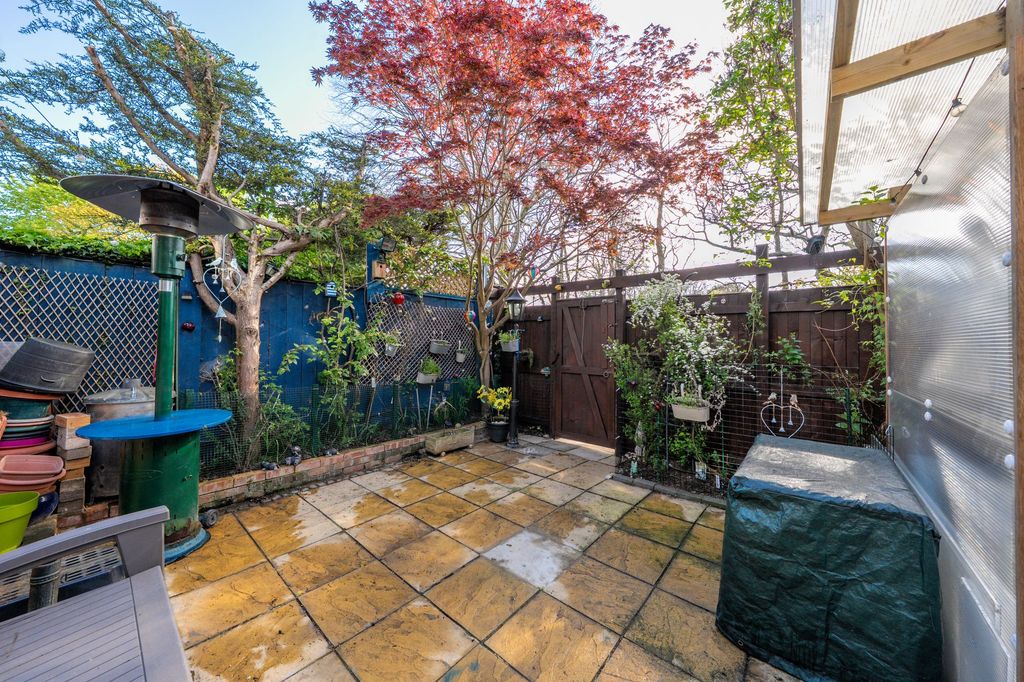 Property photo 3 of 25