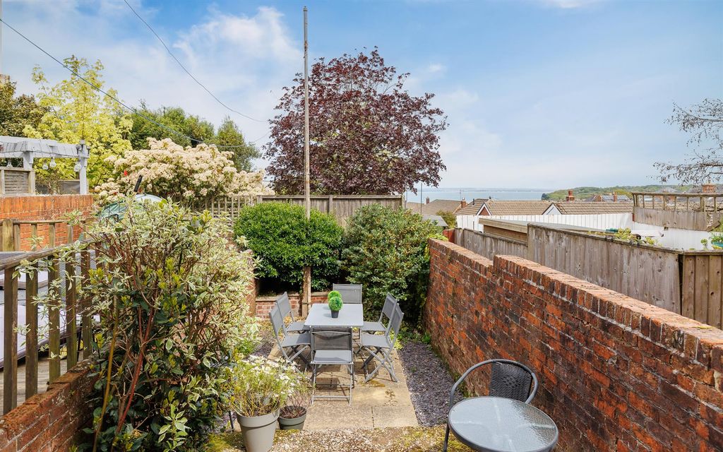 Property photo 3 of 32