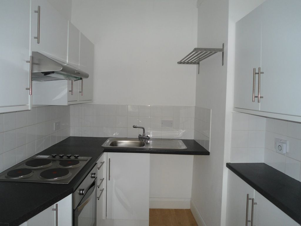 Property photo 3 of 6 Kitchen