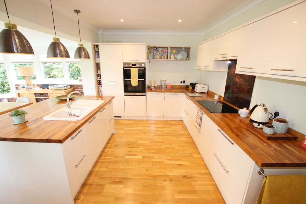 Property photo 2 of 40 Gallery