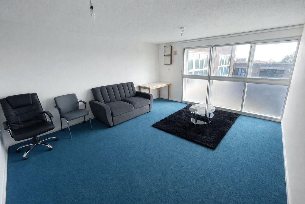 Property photo 2 of 6 Lounge