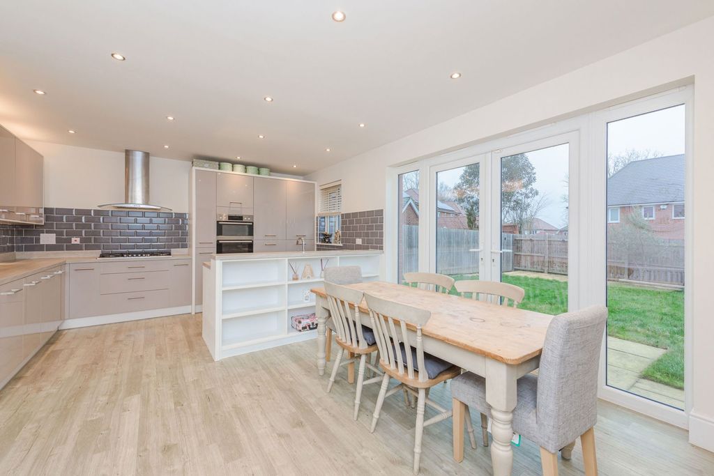 Property photo 2 of 30