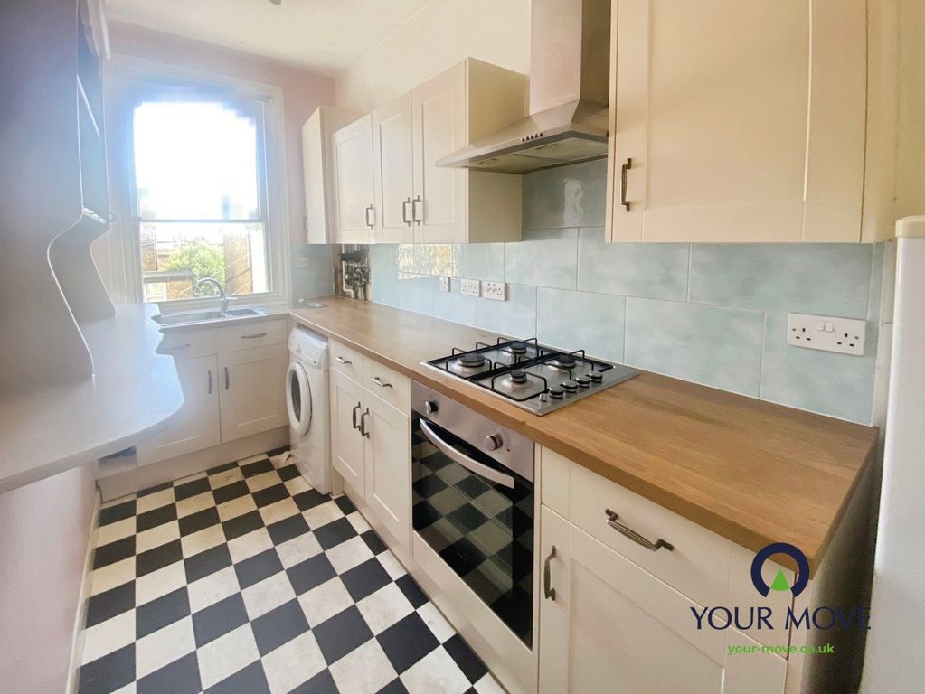 Property photo 2 of 8 Kitchen