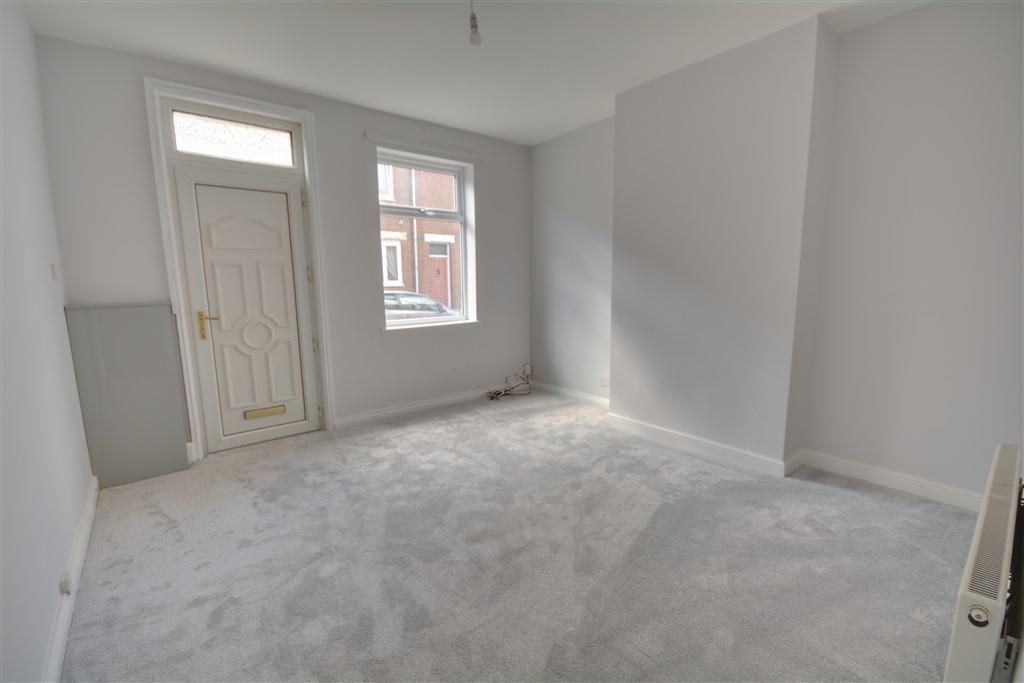 Property photo 2 of 8 Maltkilnlane14LIV.Jpg