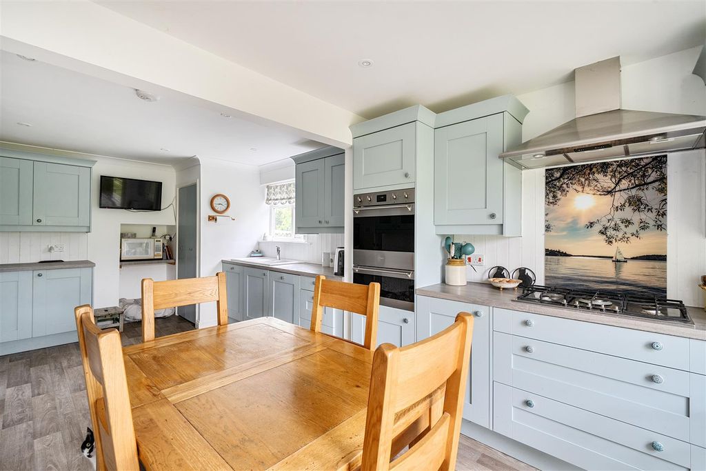 Property photo 3 of 15 1479928-18-6A319173c7c44.Jpg