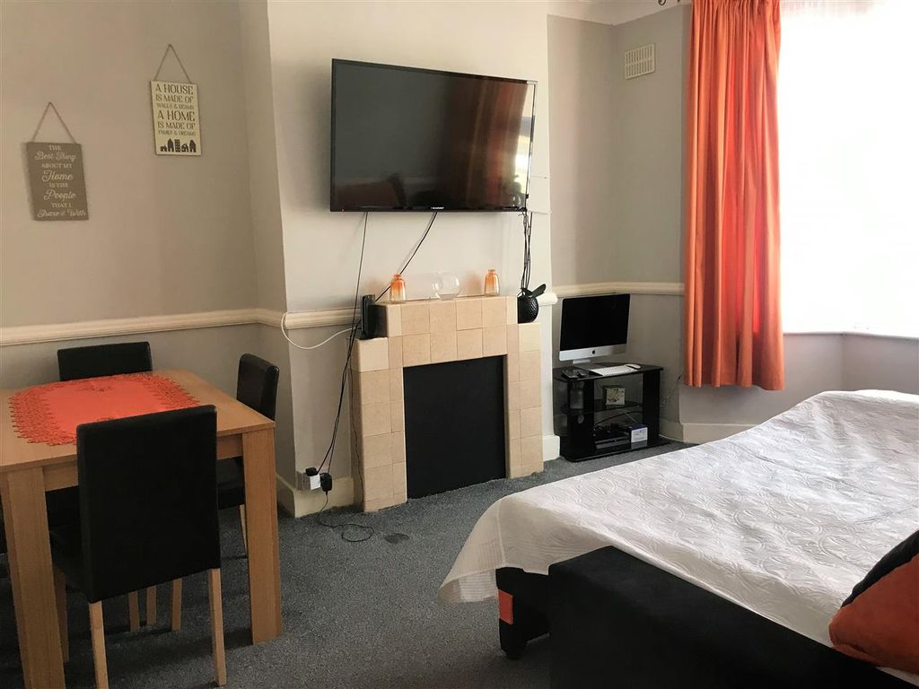 Property photo 2 of 6 Living Room