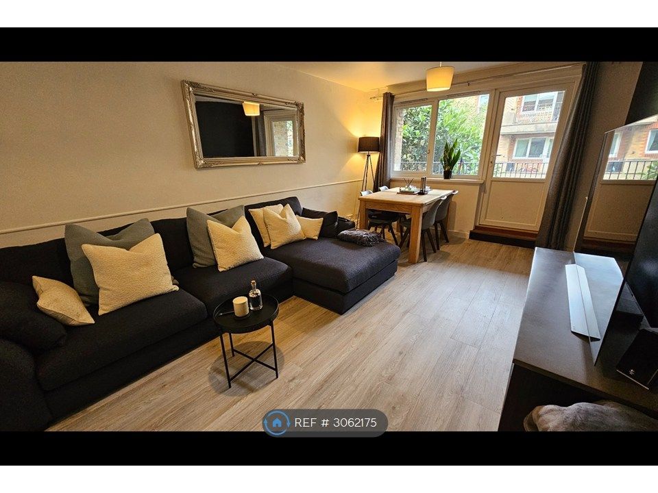 Property photo 2 of 30 Living/Dining Room
