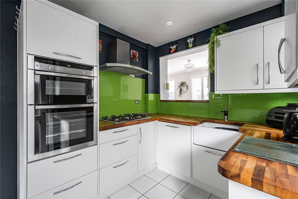 Property photo 3 of 21 Kitchen