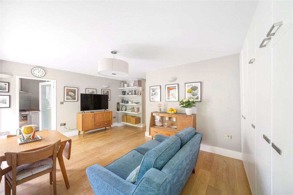 Property photo 1 of 10 Reception/Bedroom