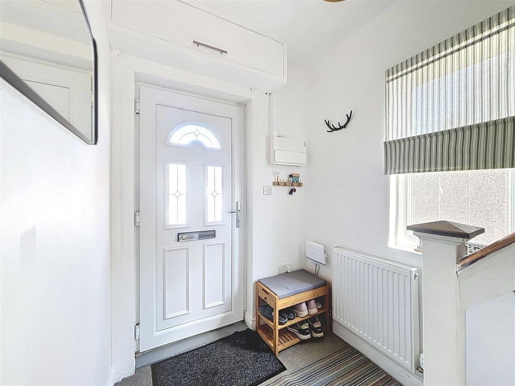Property photo 3 of 15 Entrance Hall