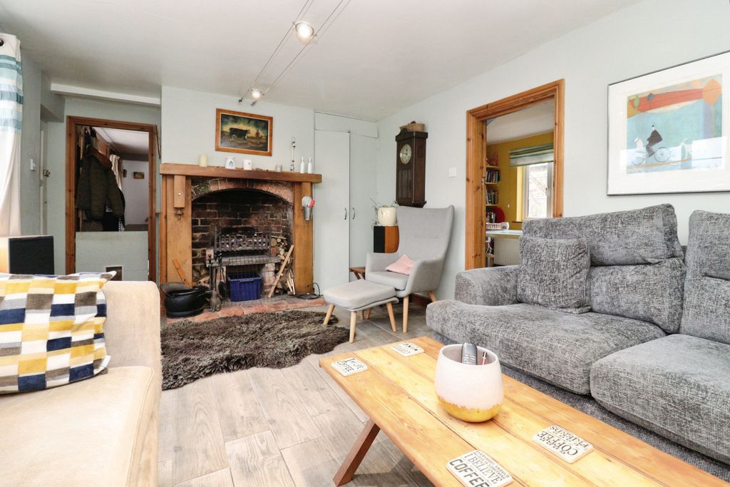 Property photo 2 of 19