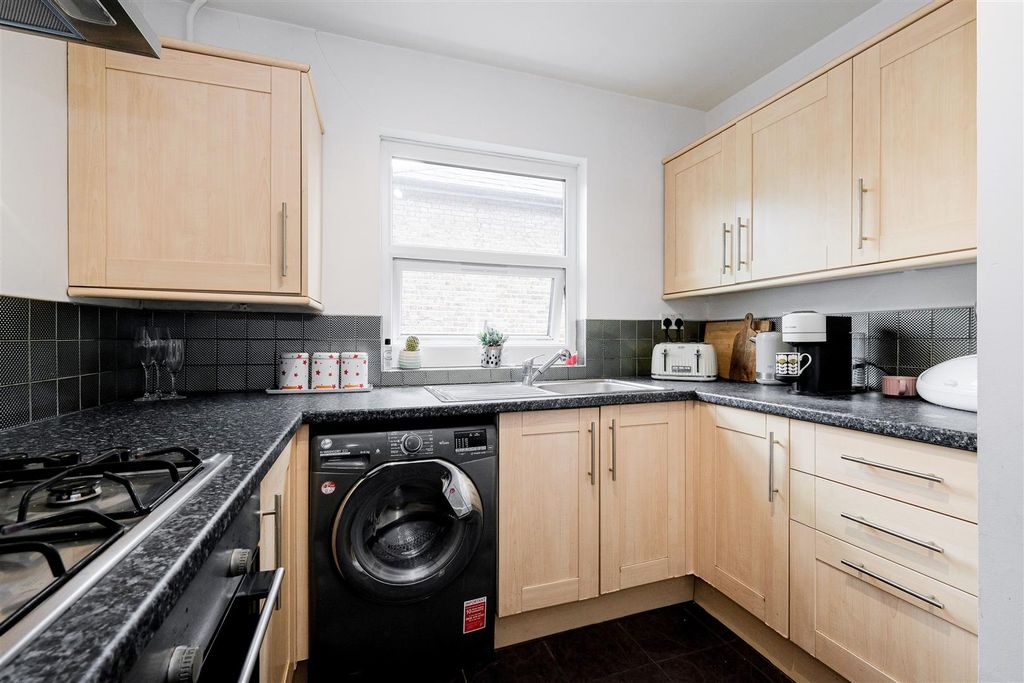 Property photo 3 of 15 Epping New Road-2.Jpg