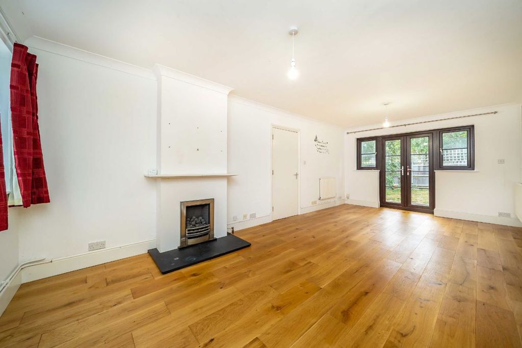 Property photo 2 of 6