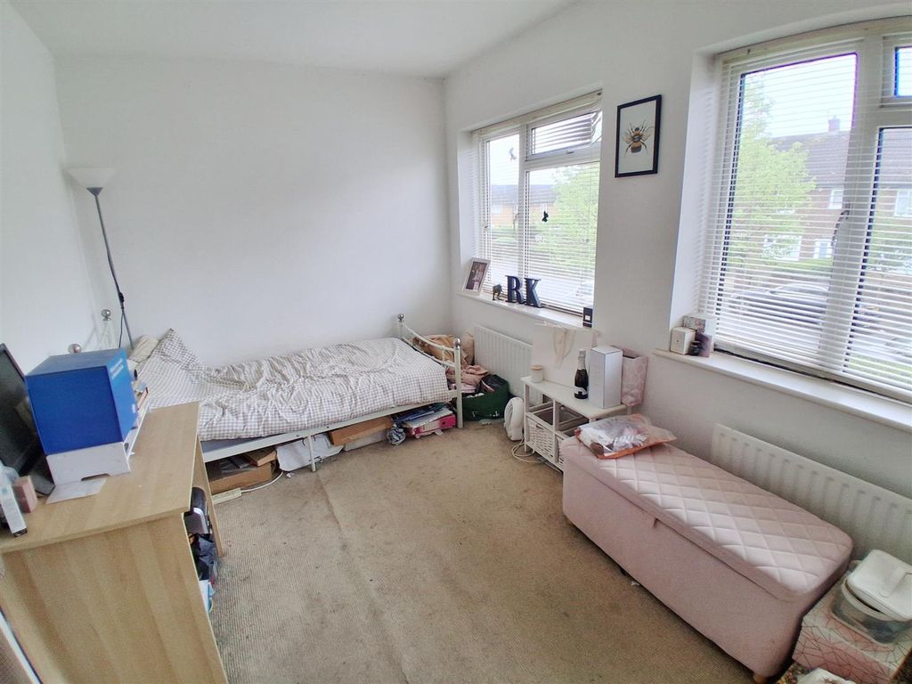 Property photo 3 of 12 B 1