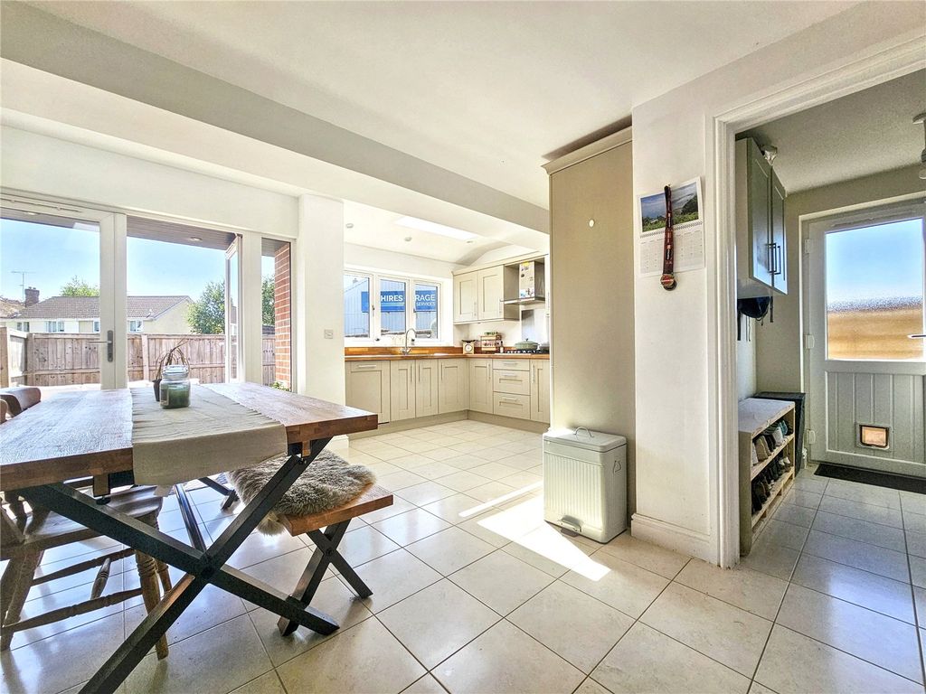 Property photo 2 of 18 Picture No. 11