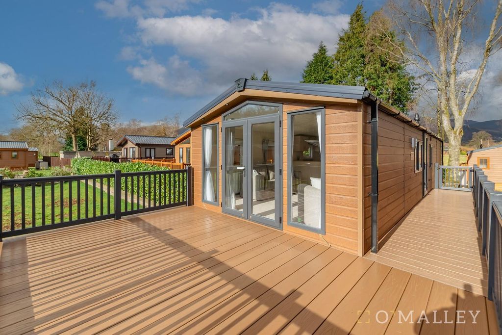 Property photo 1 of 15 Woodland View 6