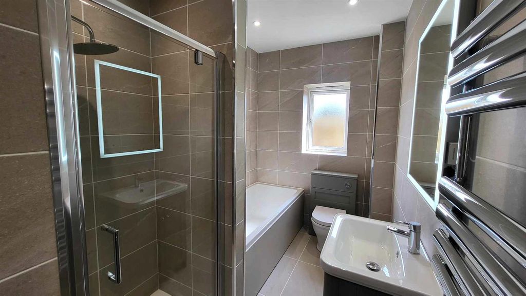 Property photo 3 of 27 Bathroom.Jpg