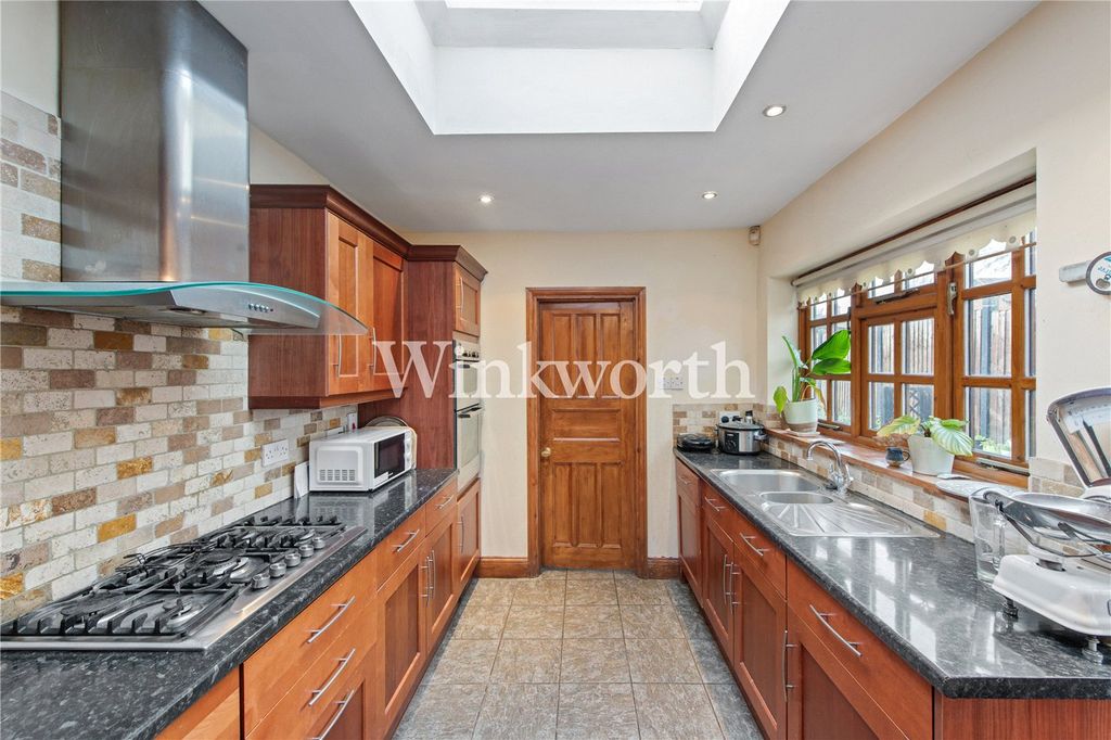 Property photo 3 of 18 Picture No. 04