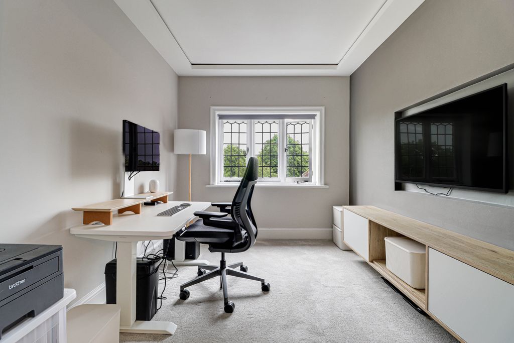 Additional image 15 of 2 bed flat for saleKirkwick Avenue, Harpenden, Hertfordshire AL5
