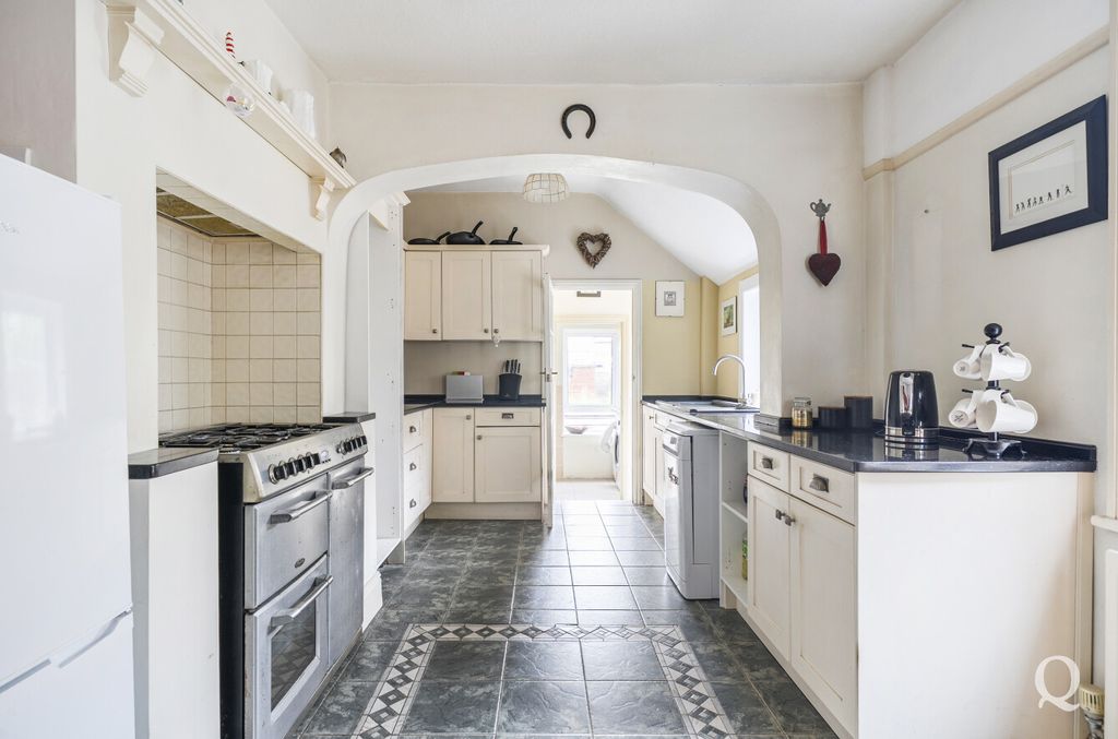 Property photo 3 of 24 9A9A750E-Eb4d-4B4...