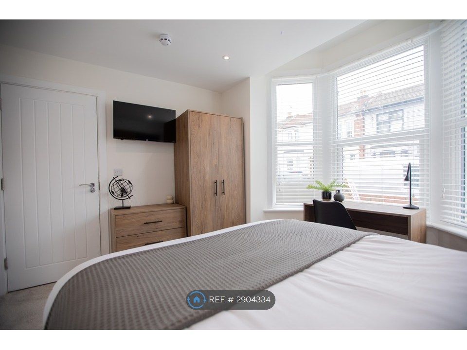 Property photo 2 of 10 Room 1 Ensuite